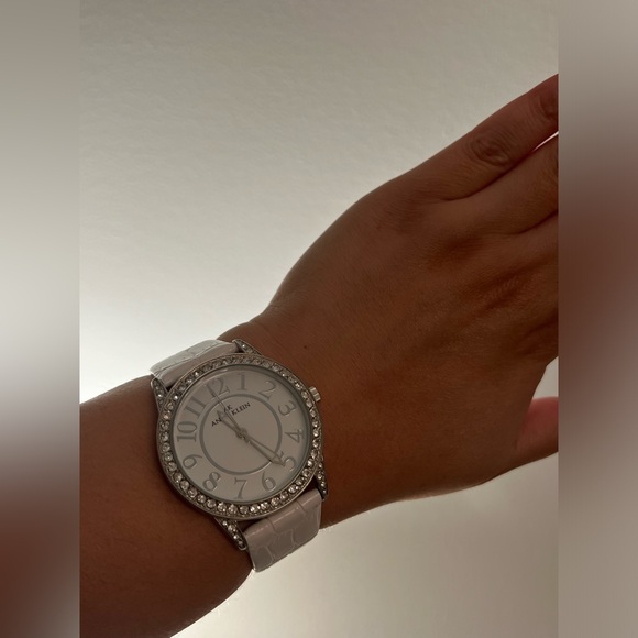 LNIB Anne Klein Womens Watch with Crystals and White Leather Strap - Picture 6 of 9